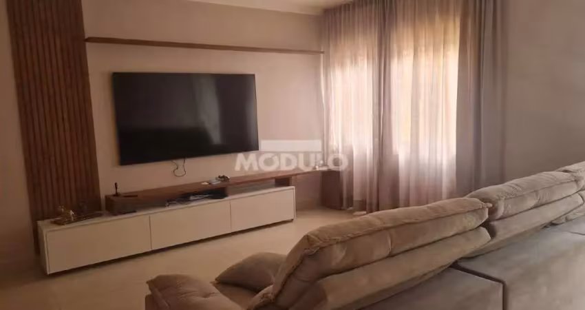 Casa residencial à venda, 3 quartos, 1 suíte, 4 vagas, santa mônica - uberlândia/mg