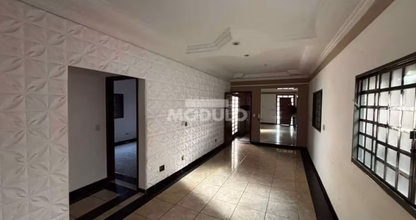 Casa residencial à venda, 4 quartos, 2 suítes, 2 vagas, planalto - uberlândia/mg