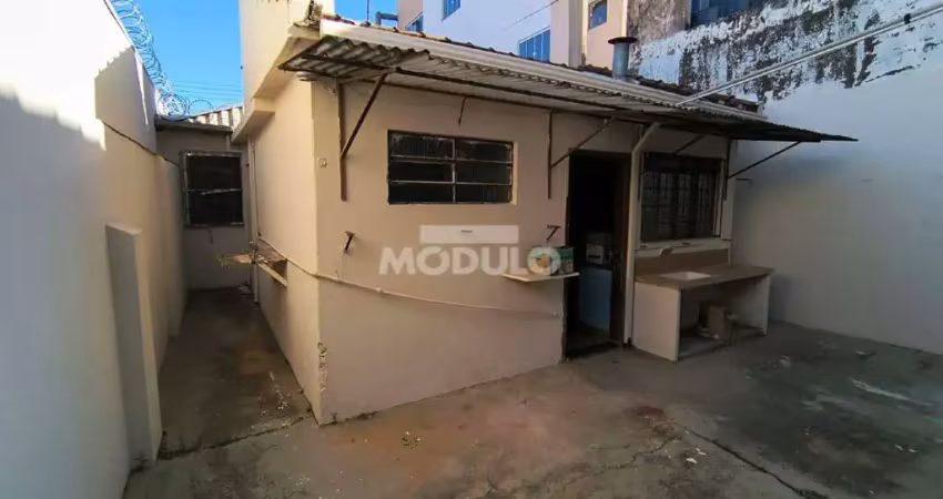 Casa com 3 quartos para alugar na Gardênia, --, Centro, Uberlândia