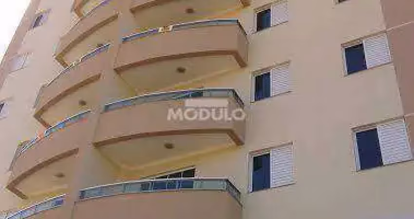 Apartamento com 3 quartos para alugar na Rua Paraná, --, Brasil, Uberlândia