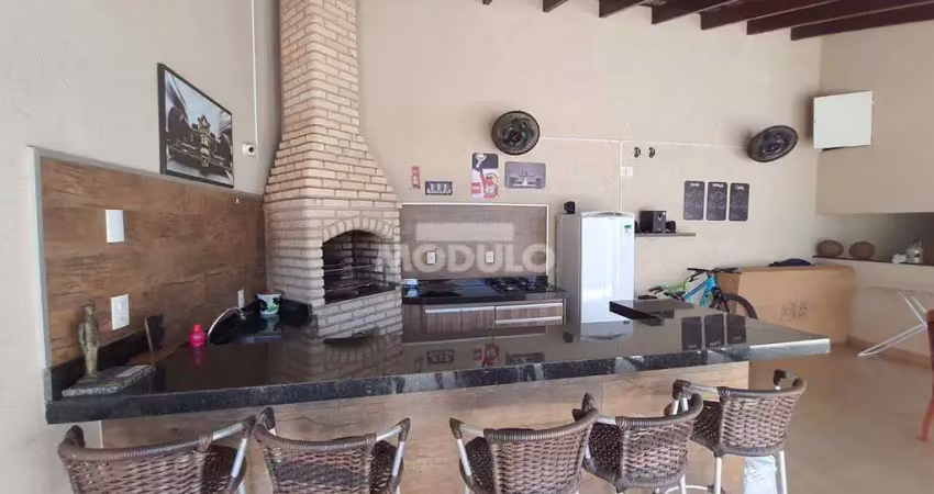 Casa residencial à venda, 2 vagas, jardim holanda - uberlândia/mg