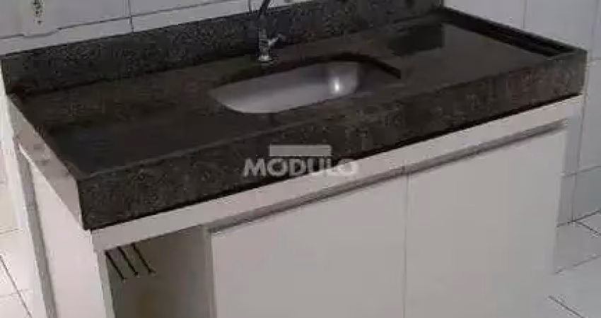 Apartamento térreo para locação no bairro shopping park.
