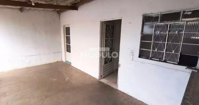 Casa com 3 quartos para alugar na Rua Adomervil Moreira de Miranda, --, Luizote de Freitas, Uberlândia