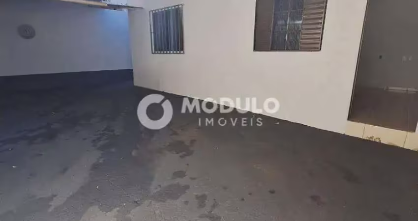 Casa com 2 quartos para alugar na Rua Antônio Marciano de Ávila, --, Santa Mônica, Uberlândia