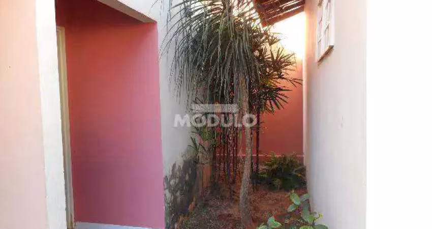 Casa residencial para aluguel, 2 quartos, 1 suíte, santa mônica - uberlândia/mg