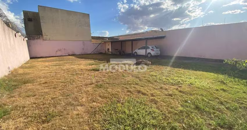 Terreno à venda na Rua Estevão Monteiro, --, Custódio Pereira, Uberlândia