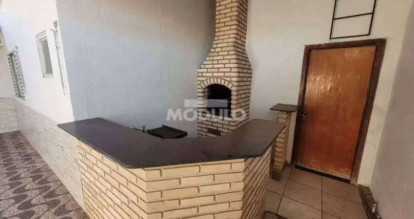 Casa com 3 quartos para alugar na Rua Rio Claro, --, Mansour, Uberlândia