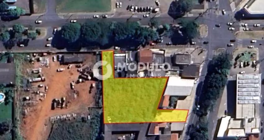 Terreno à venda na Avenida Imbaúba, --, Planalto, Uberlândia