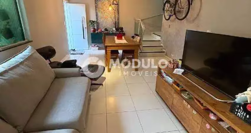 Sobrado à venda, 3 quartos, 1 suíte, 2 vagas, vigilato pereira - uberlândia/mg