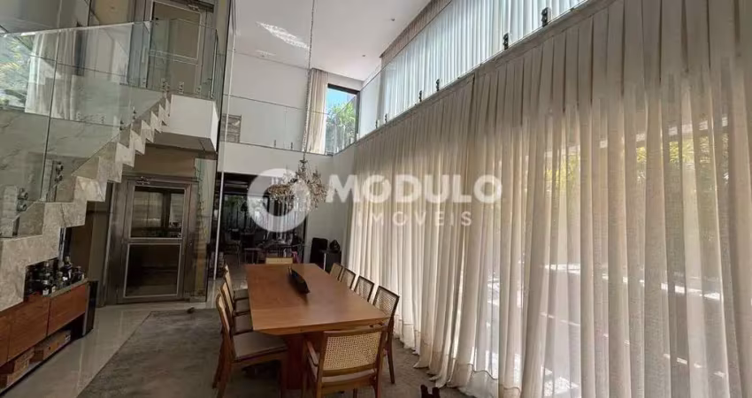 Casa mobiliada em condomínio disponivel para locação.