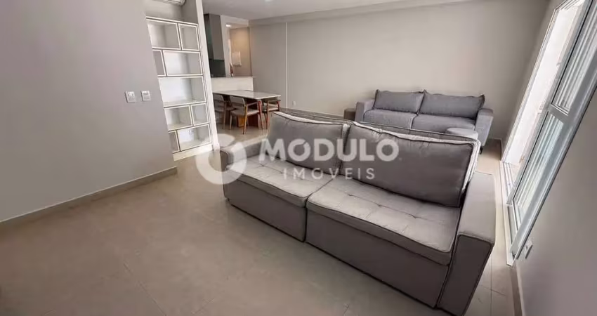 Apartamento com 3 quartos para alugar na Rua José Elias, --, Jardim Karaíba, Uberlândia