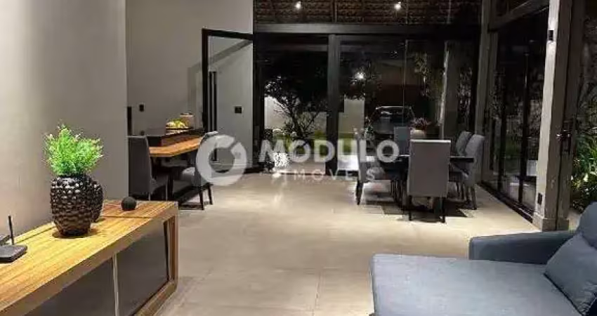 Casa com 3 quartos para alugar na Rua Pirapuã, --, Jardim Karaíba, Uberlândia