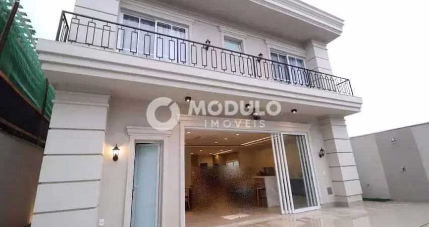 Casa em condomínio fechado com 4 quartos para alugar na Avenida Vereador Carlito Cordeiro, --, Jardim Inconfidência, Uberlândia
