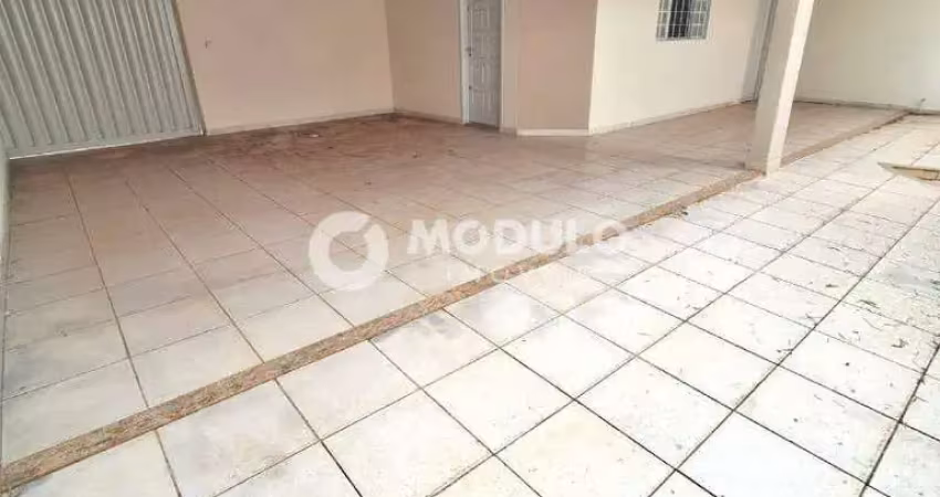 Casa disponivel para locação no bairro santa mônica.