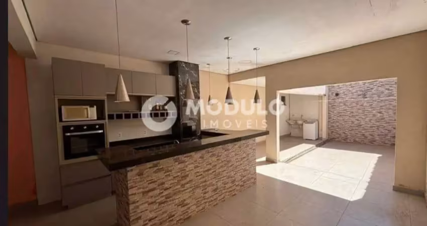 Casa disponível para locação no bairro laranjeiras.