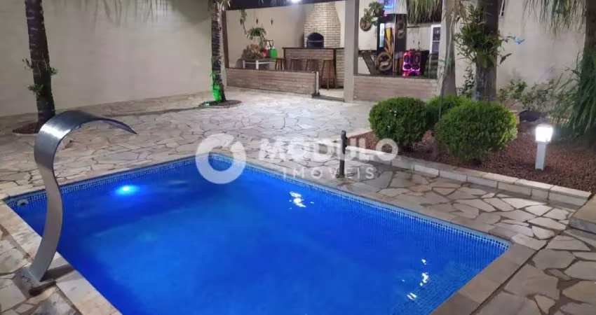 Casa residencial à venda, 3 quartos, 1 suíte, 4 vagas, santa mônica - uberlândia/mg