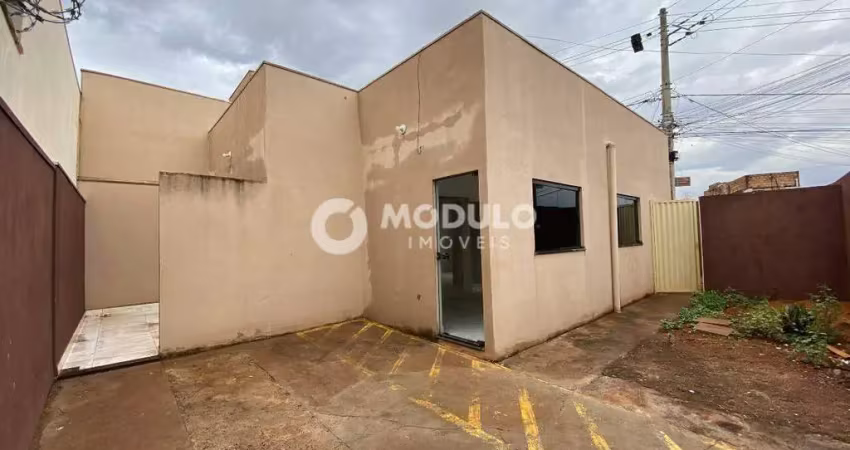 Casa disponível para locação no bairro shopping park c
