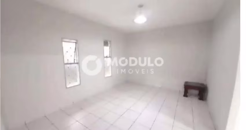 Casa disponível para locação no bairro cidade jardim.