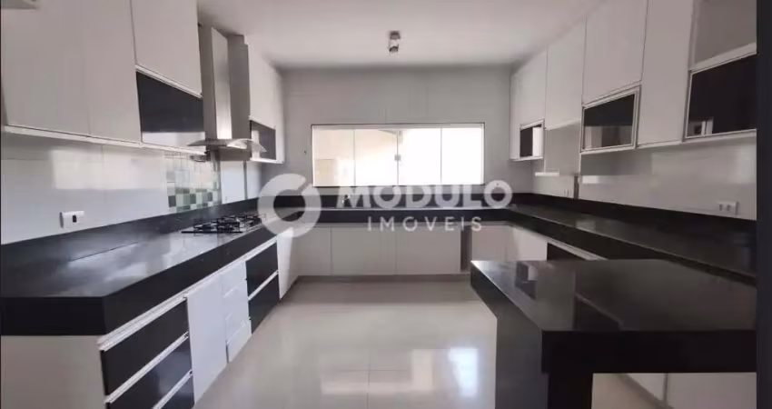 Casa residencial para locação no bairro jardim karaíba.