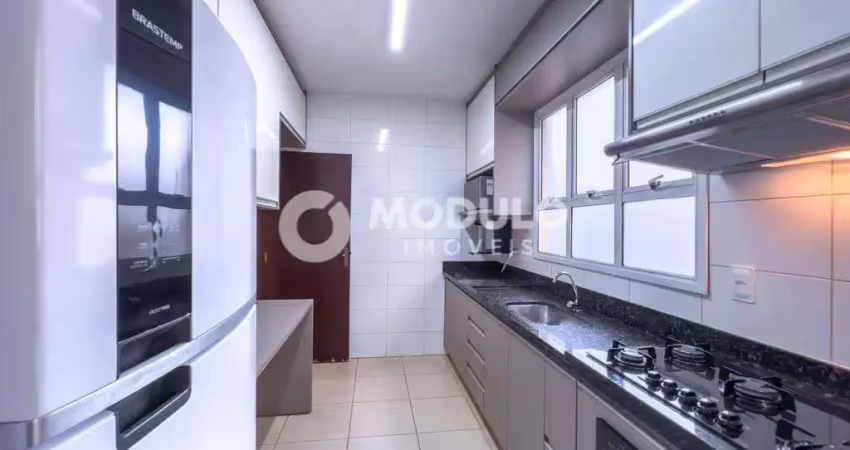 Apartamento mobiliado disponivel para locação no bairro santa mônica..
