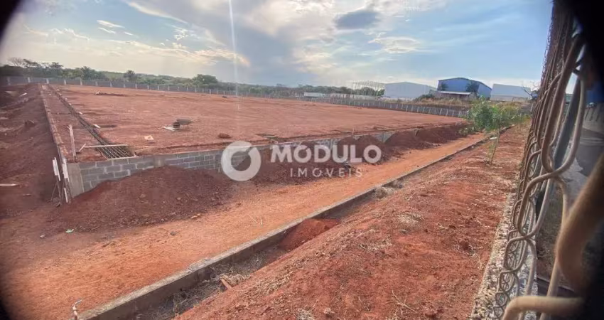 Galpão disponível para locação no bairro distrito industrial.