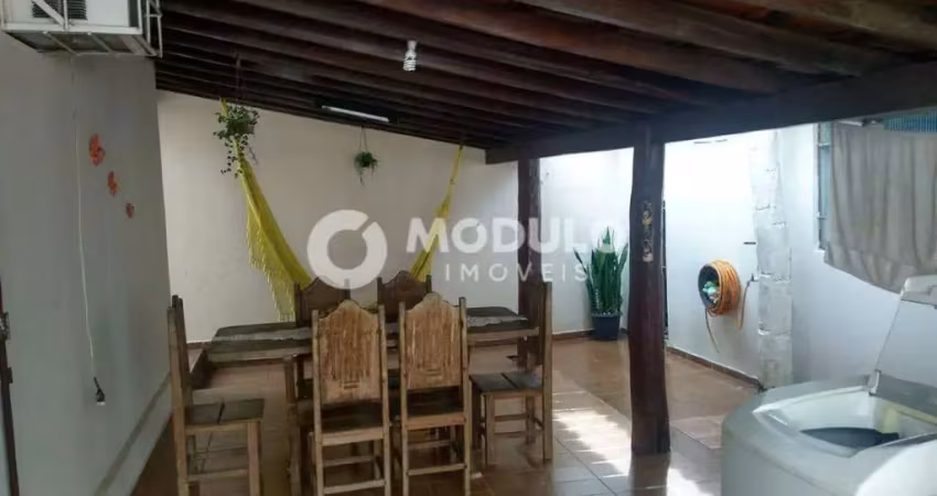 Casa residencial à venda, 3 quartos, 3 vagas, jardim patricia - uberlândia/mg