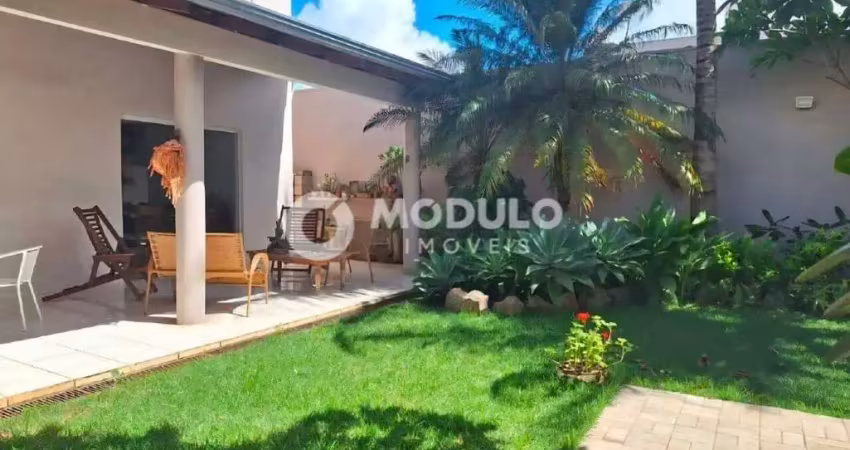 Casa disponivel para locação no bairro jardim karaíba.