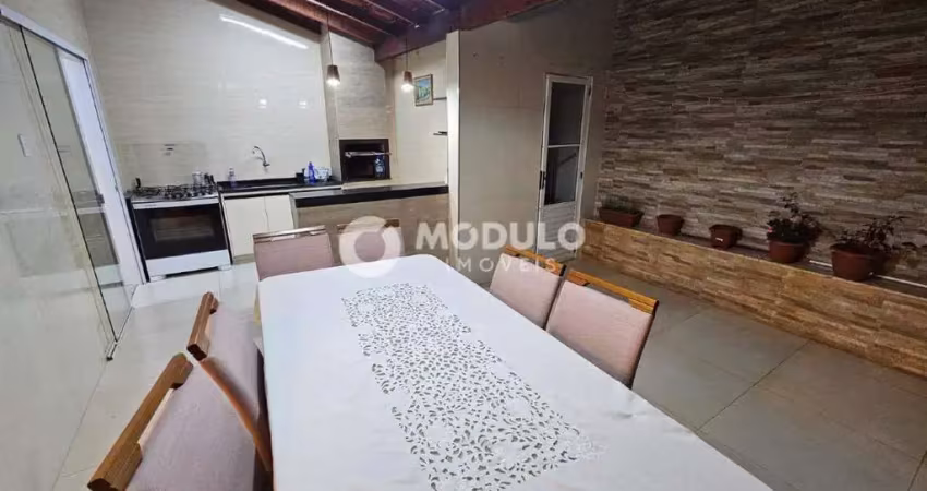 Casa de condomínio à venda, 3 quartos, 1 suíte, 2 vagas, aclimação - uberlândia/mg