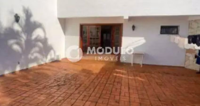 Casa mobiliada disponivel para locação no bairro patrimônio