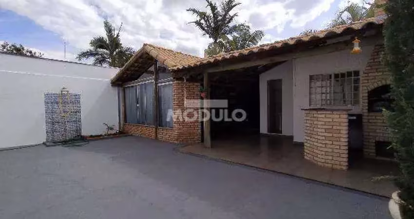 Casa disponivel para locação no bairro jardim karaiba.