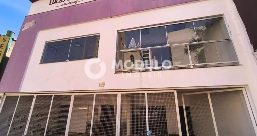 Casa comercial disponivel para locação no bairro centro.