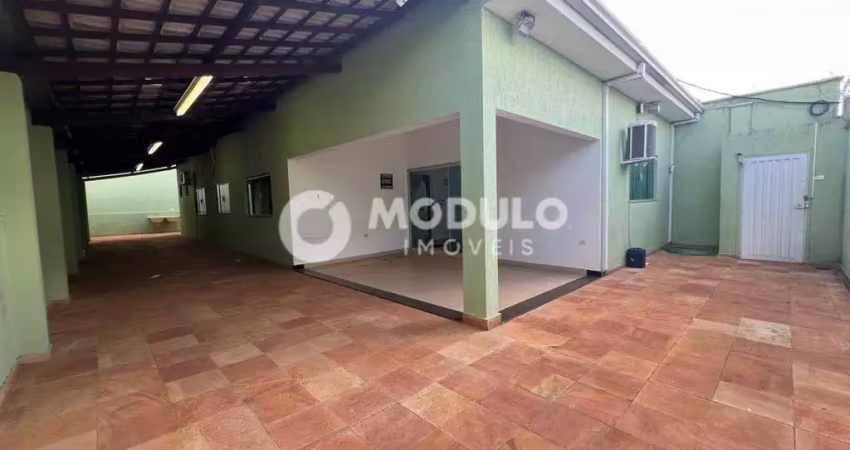 Casa residencial à venda, 3 quartos, 3 suítes, 4 vagas, alto umuarama - uberlândia/mg