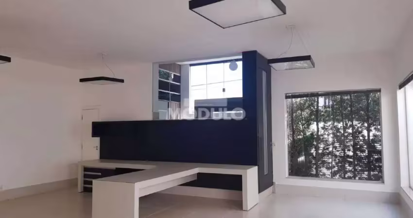 Casa residencial e comercial para locação no bairro fundinho.