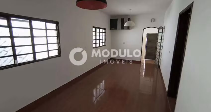 Casa com 3 quartos para alugar na Rua José Miguel Saramago, --, Santa Mônica, Uberlândia
