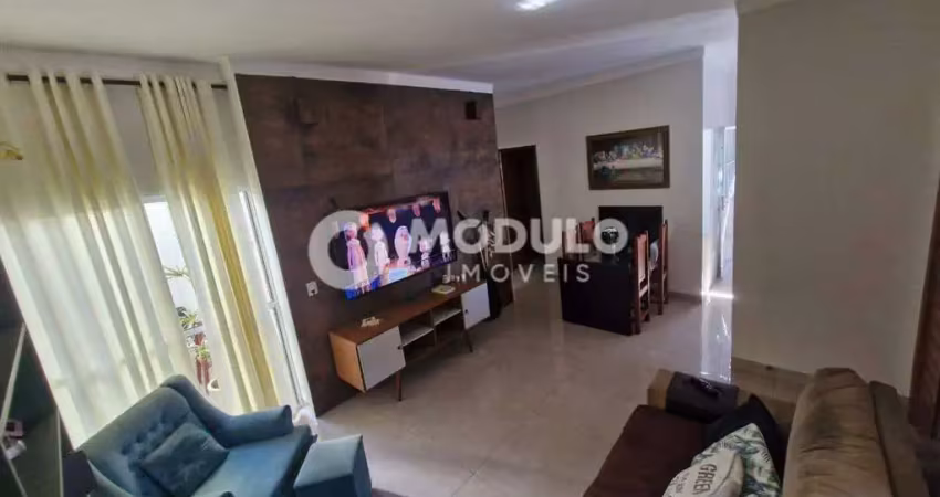 Casa residencial à venda, 3 quartos, 1 suíte, 3 vagas, alto umuarama - uberlândia/mg