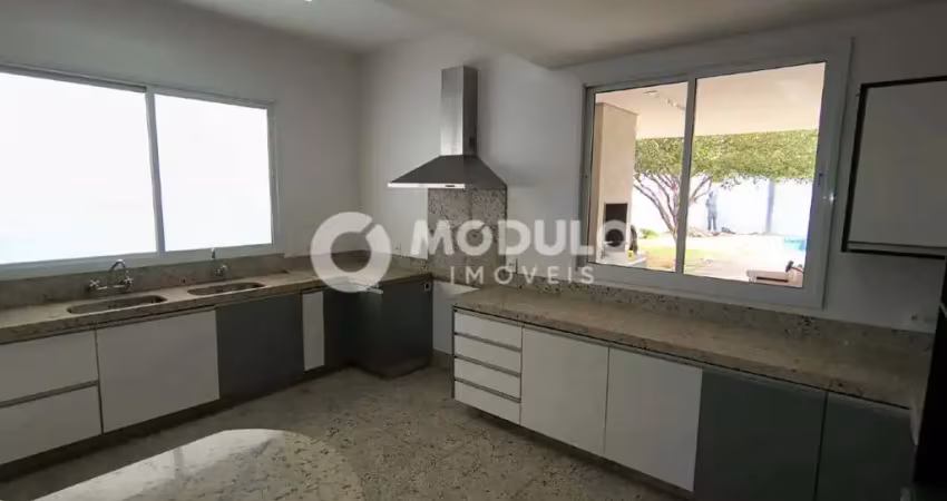 Casa em condomínio disponivel para locação no bairro jardim karaiba.