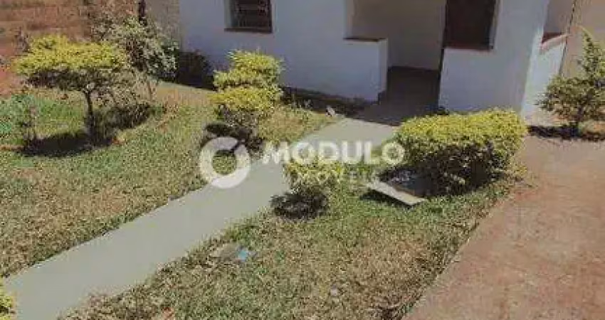 Casa com 3 quartos para alugar na Avenida Monsenhor Eduardo, --, Bom Jesus, Uberlândia