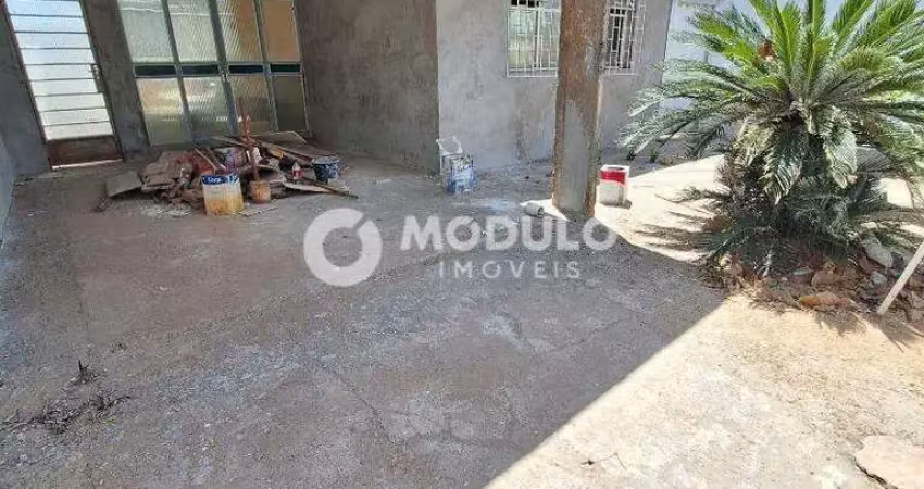 Casa com 3 quartos para alugar na Avenida Monsenhor Eduardo, --, Bom Jesus, Uberlândia
