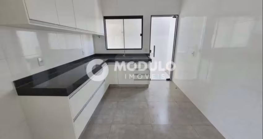 Casa residencial disponível para locação no bairro luizote de freitas.