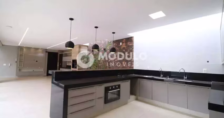 Casa com 4 quartos para alugar na Avenida Teófilo Alves, --, Vigilato Pereira, Uberlândia