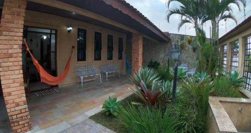 Casa com 7 dormitórios à venda, 343 m² por R$ 999.900,00 - Vila Anhanguera - Mongaguá/SP