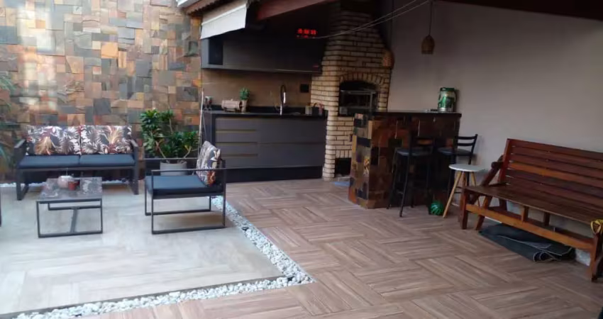 Casa pronta para morar no condomínio vintage, 3dorms sendo 1 suíte, área gourmet e 2 vagas de garagem.