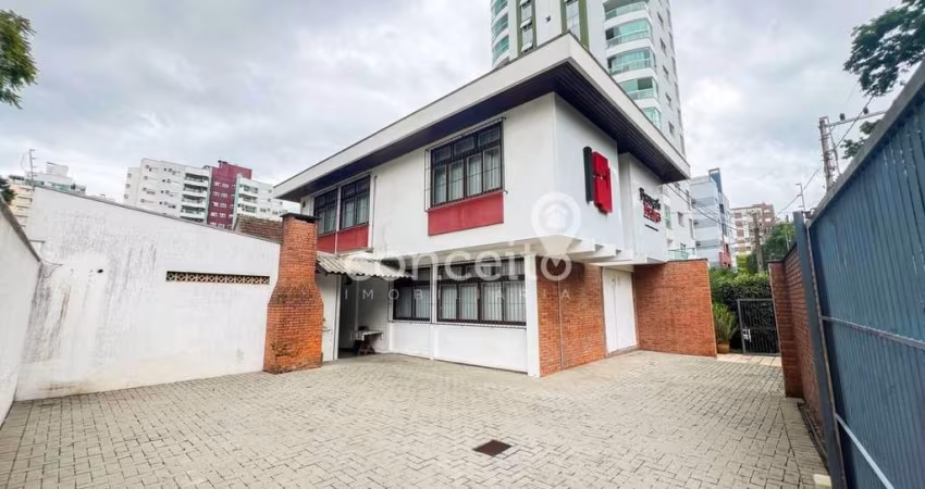 Casa Comercial 230m² no Victor Konder!