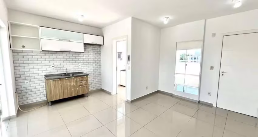 Apartamento semimobiliado com 2 dormitórios na vila nova!