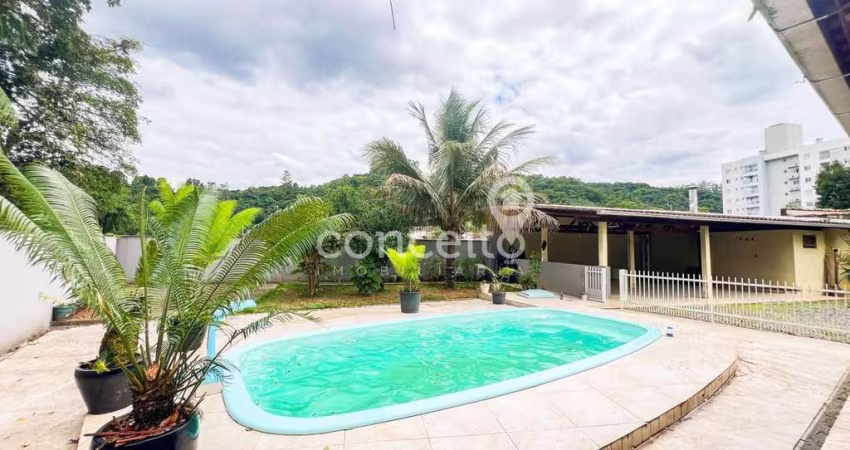 Casa com 2 Dormitórios e 2 Vagas na Velha!