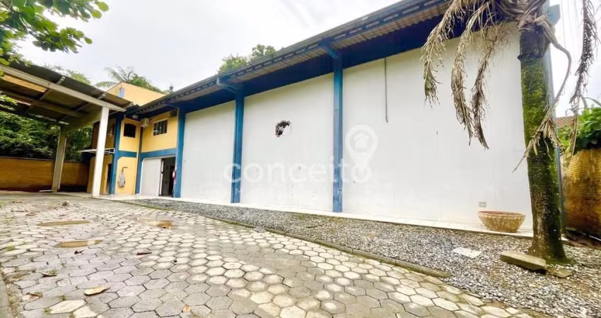 Galpão com 550 m² na Velha Central!