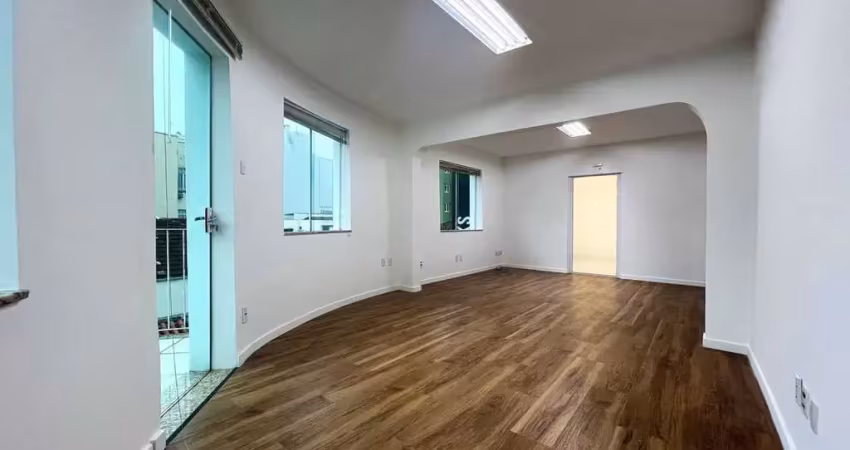 Casa comercial com 5 salas para alugar no Centro, Blumenau 