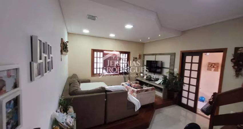 Casa com 3 quartos à venda no Parque São Benedito, Pindamonhangaba 
