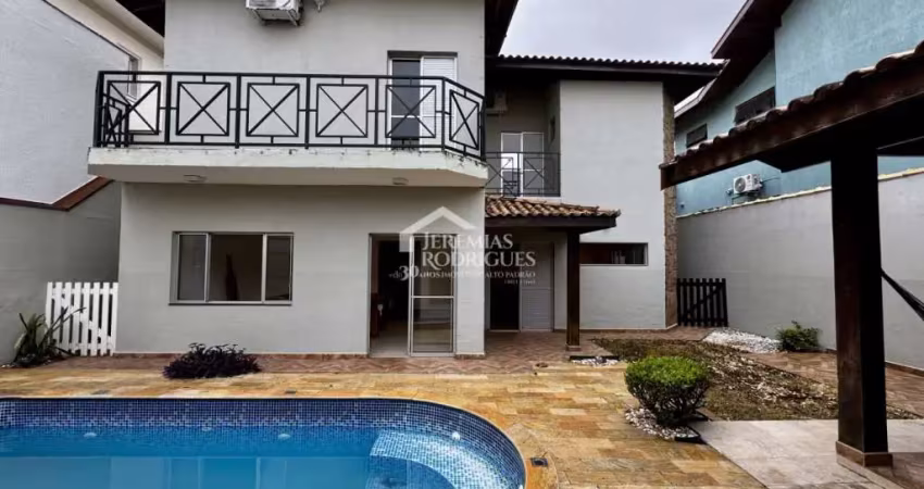 Casa à venda com 5 dormitórios no Condomínio Real Ville em Pindamonhangaba/SP