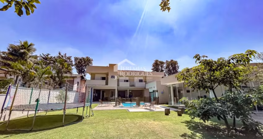 Casa à venda com 6 suítes - Condomínio Village Paineiras - Pindamonhangaba/SP